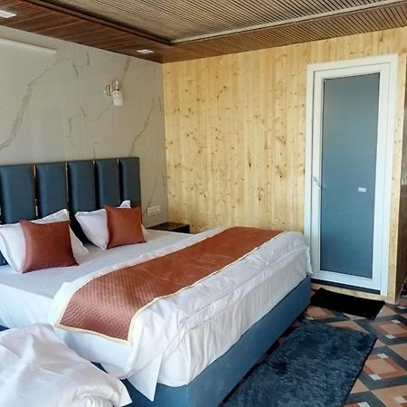 Silver Dew Resorts And Restaurant Dhanaulti Exterior photo