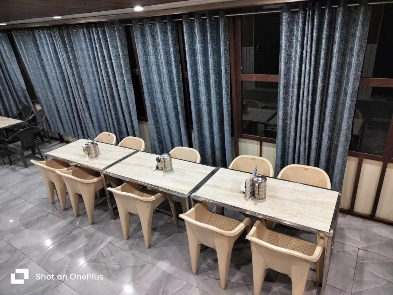 Silver Dew Resorts And Restaurant Dhanaulti Exterior photo