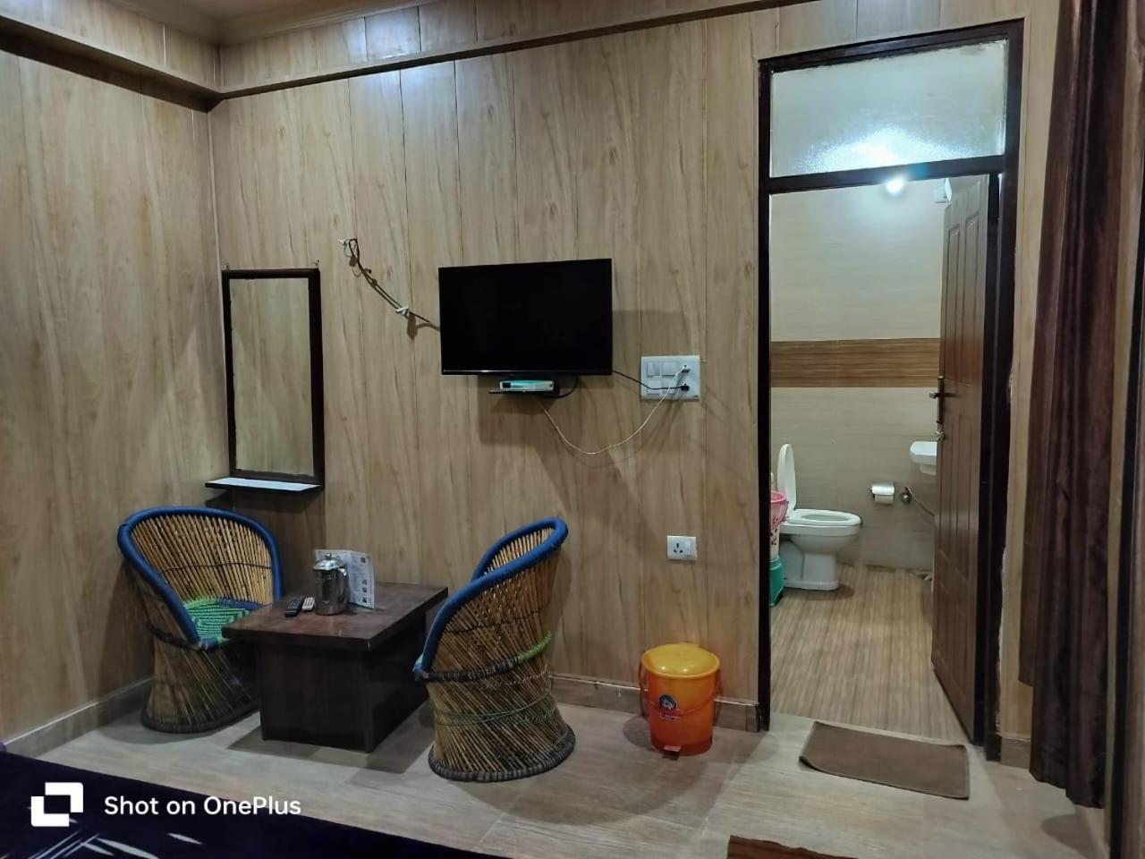 Silver Dew Resorts And Restaurant Dhanaulti Exterior photo
