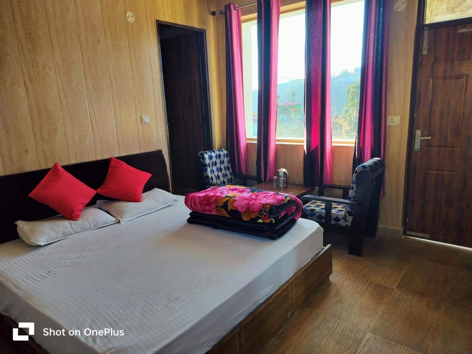 Silver Dew Resorts And Restaurant Dhanaulti Exterior photo