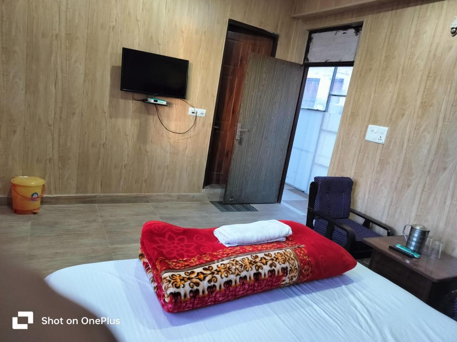 Silver Dew Resorts And Restaurant Dhanaulti Exterior photo