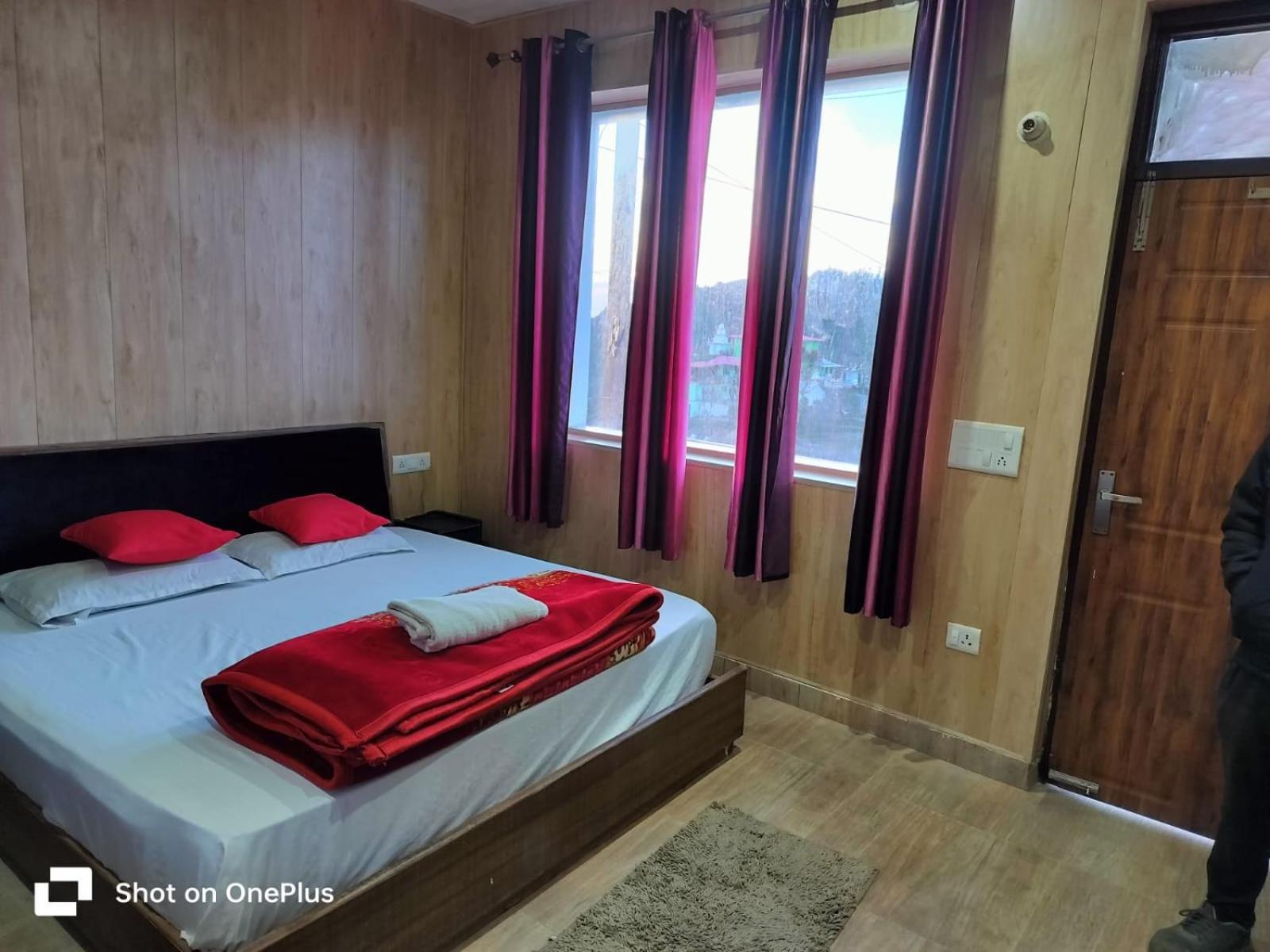Silver Dew Resorts And Restaurant Dhanaulti Exterior photo