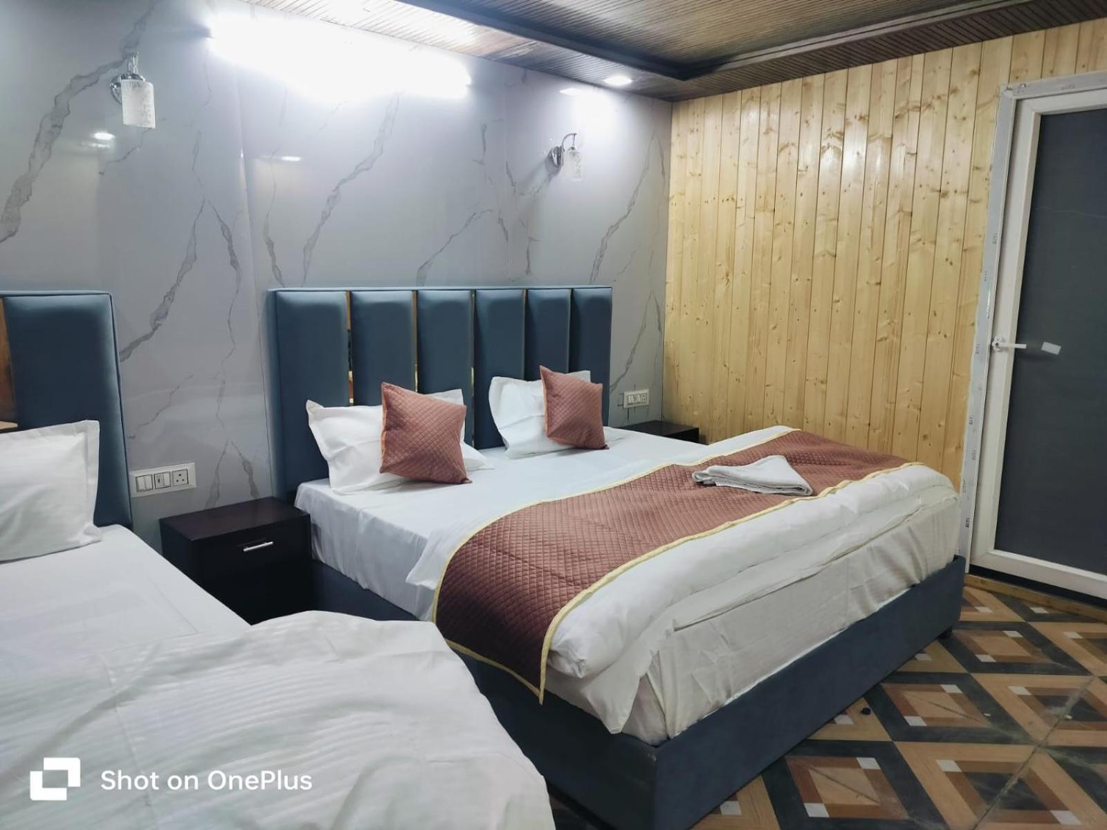 Silver Dew Resorts And Restaurant Dhanaulti Exterior photo