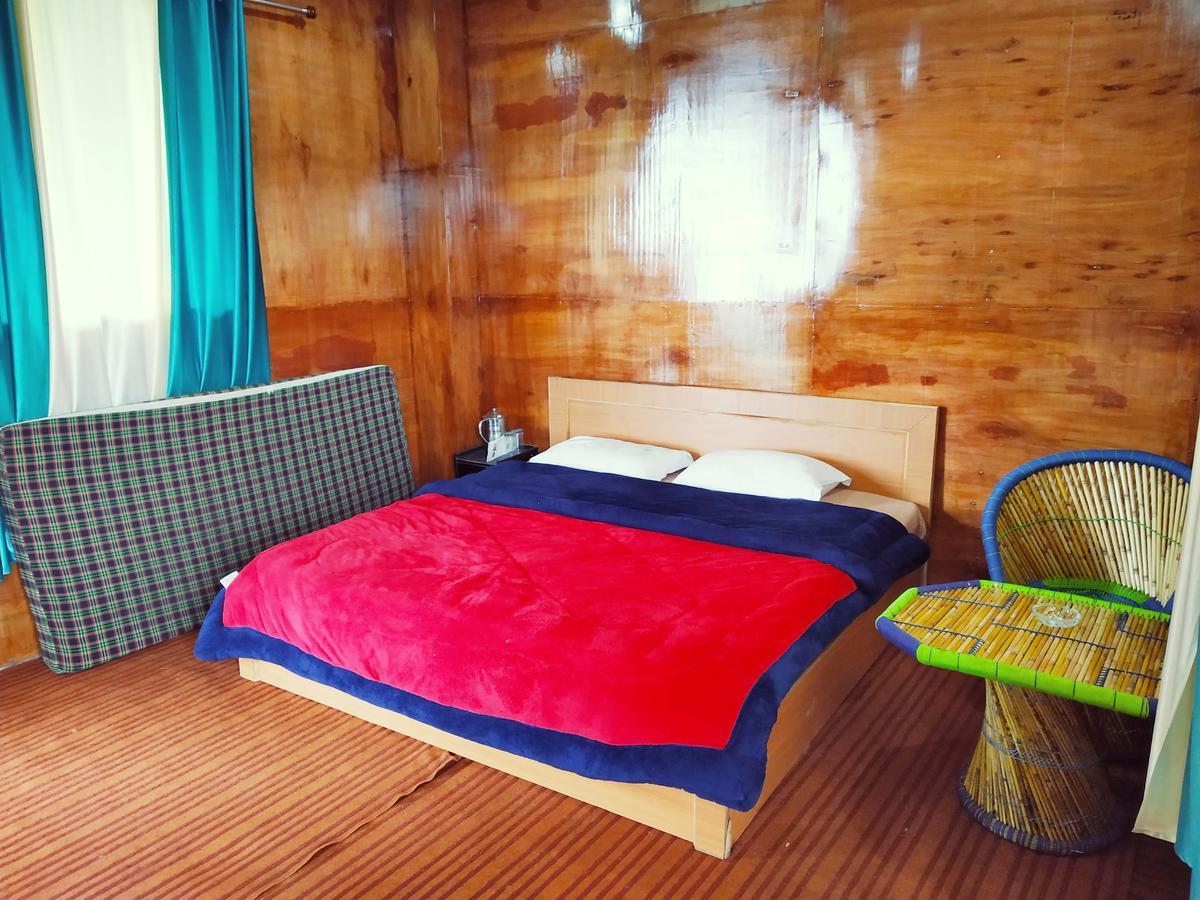 Silver Dew Resorts And Restaurant Dhanaulti Exterior photo