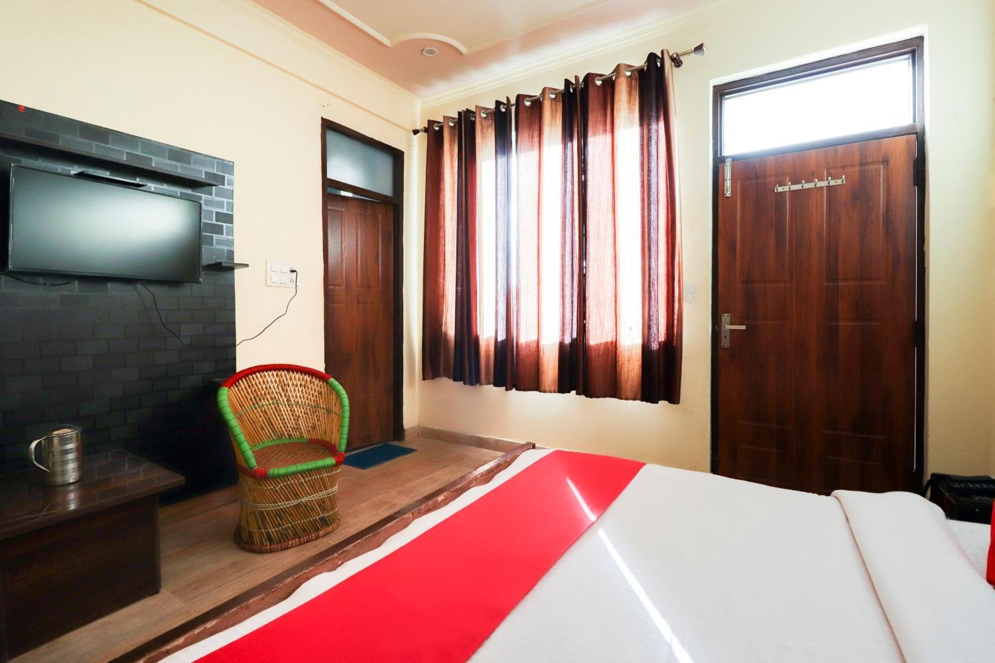 Silver Dew Resorts And Restaurant Dhanaulti Exterior photo